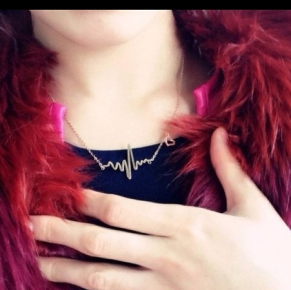 🎈HP🎈Heartbeat Necklace - Picture 4 of 4